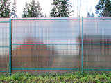 Забор с поликарбонатом для городских территорий