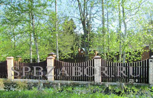 Забор из дерева палисад