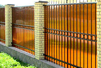 Забор кованый с поликарбонатом 